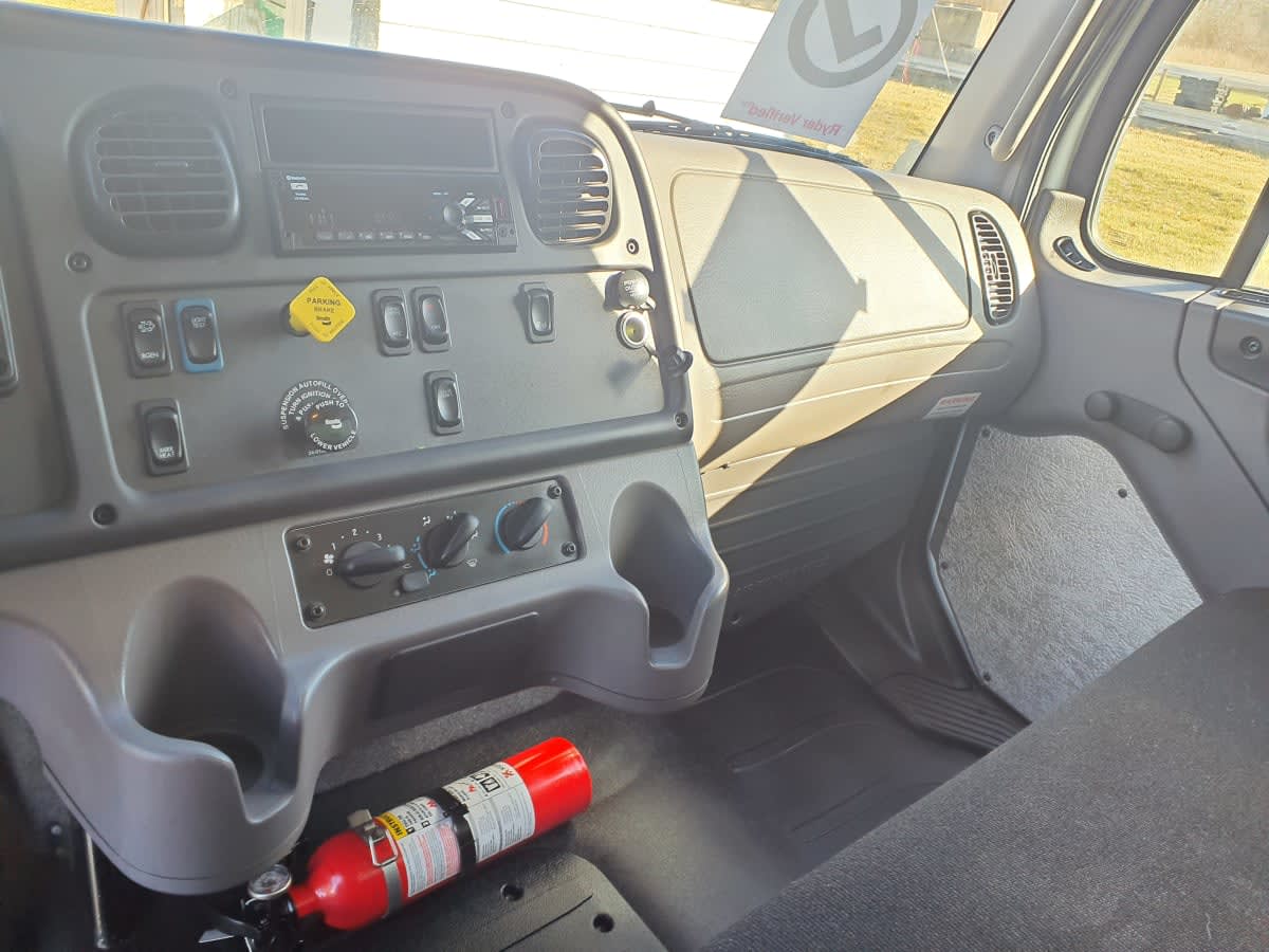 2019 Freightliner/Mercedes M2 106 867996