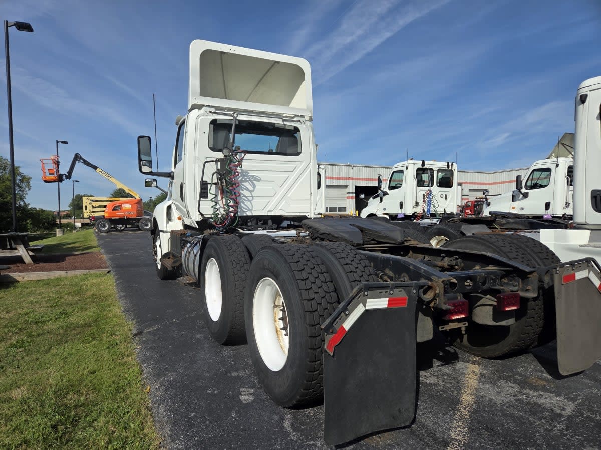 2019 Navistar International LT625 DAYCAB T/A 868030