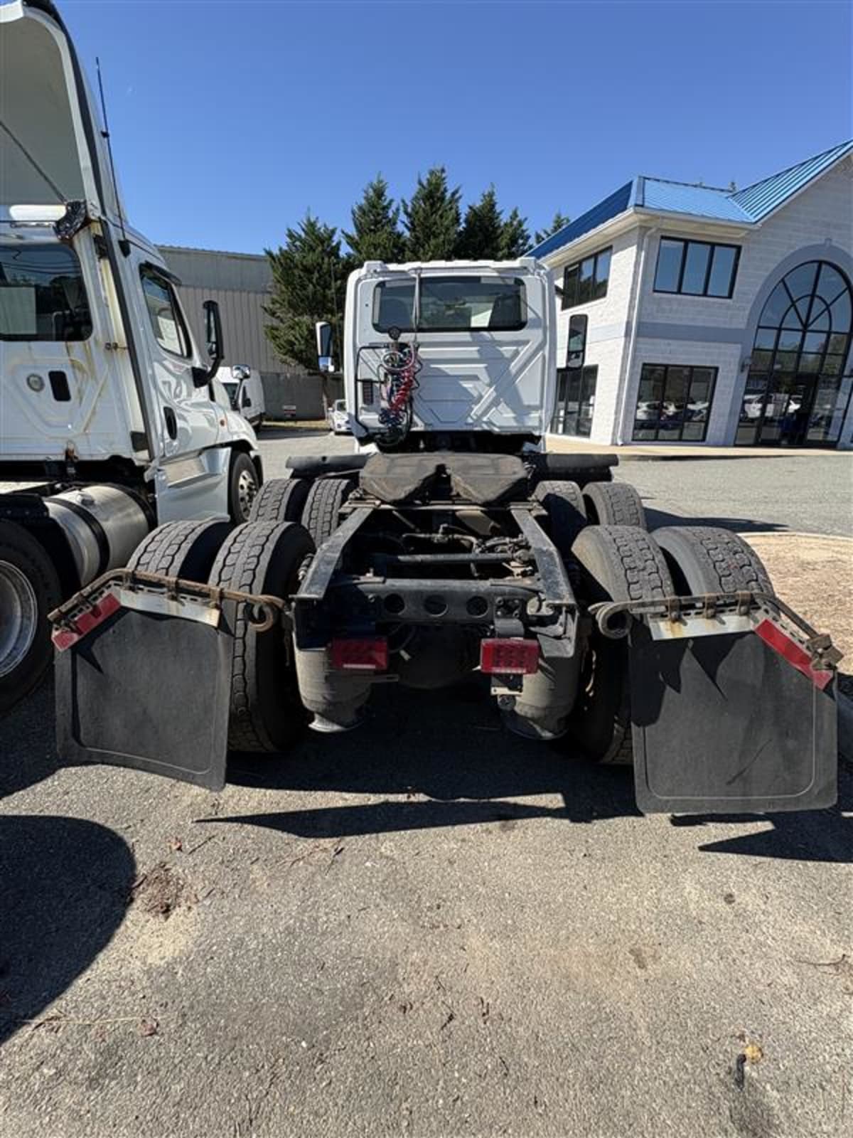 2019 Navistar International LT625 DAYCAB T/A 868031