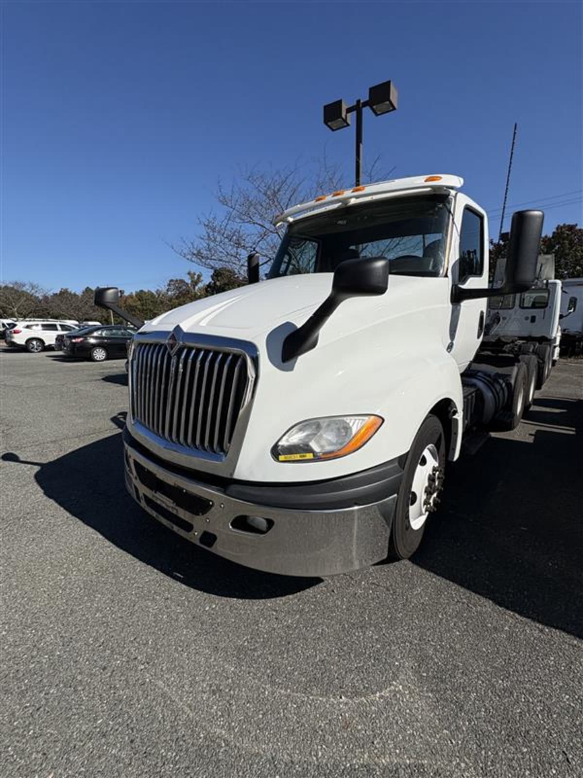 2019 Navistar International LT625 DAYCAB T/A 868031