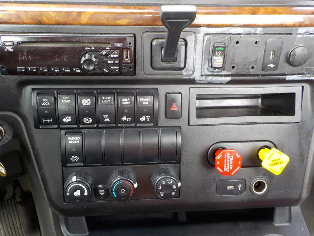 2019 Navistar International LT625 DAYCAB T/A 868244