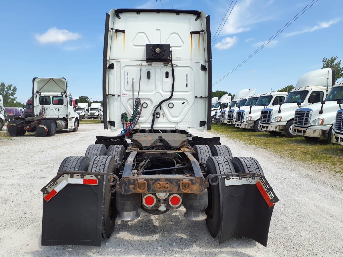 2019 Freightliner Cascadia in Indianapolis, IN — photo 5