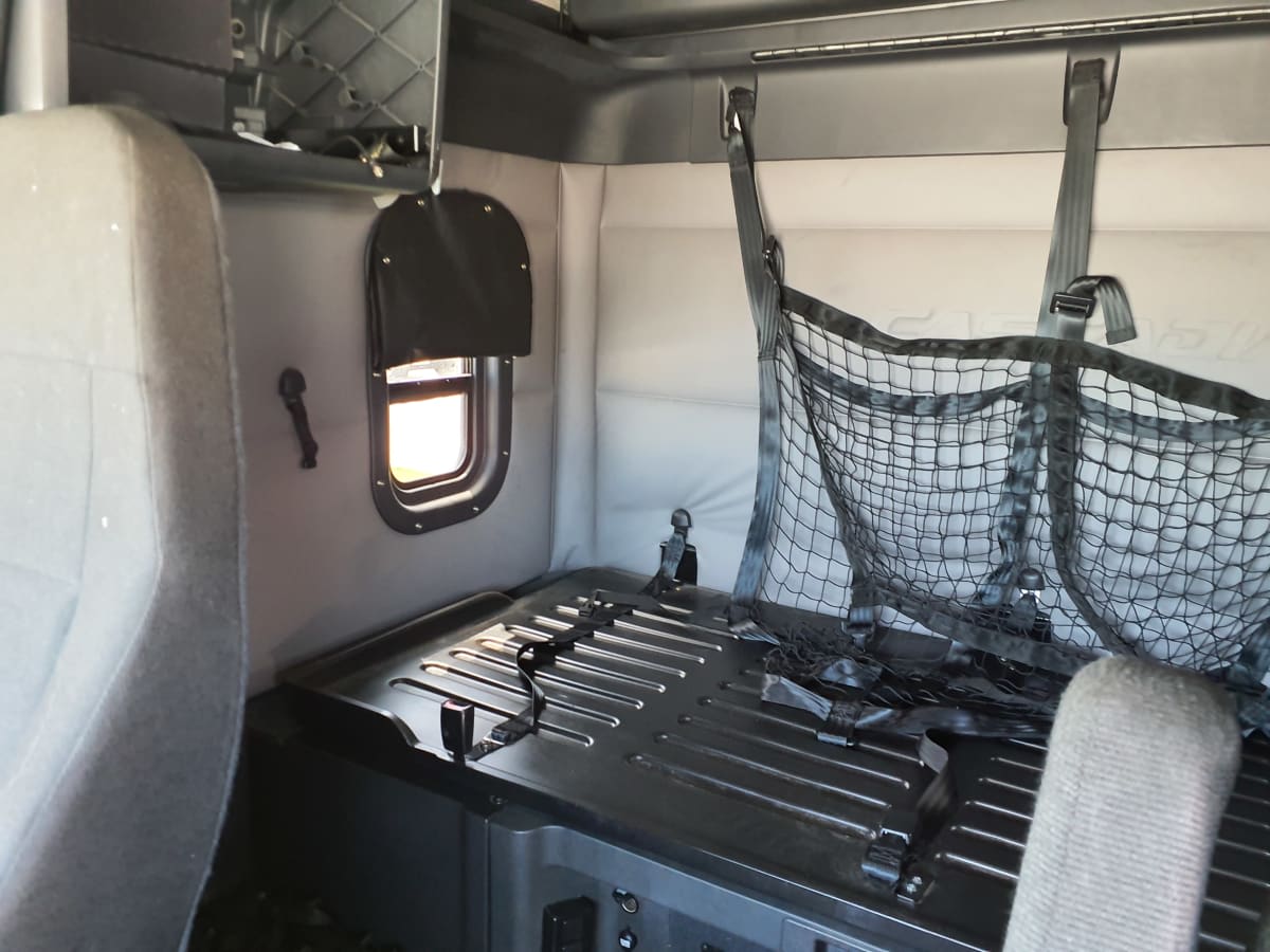 2019 Freightliner Cascadia in Indianapolis, IN — photo 8