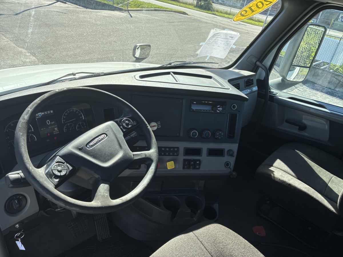 2019 Freightliner Cascadia in Tampa, FL — photo 7