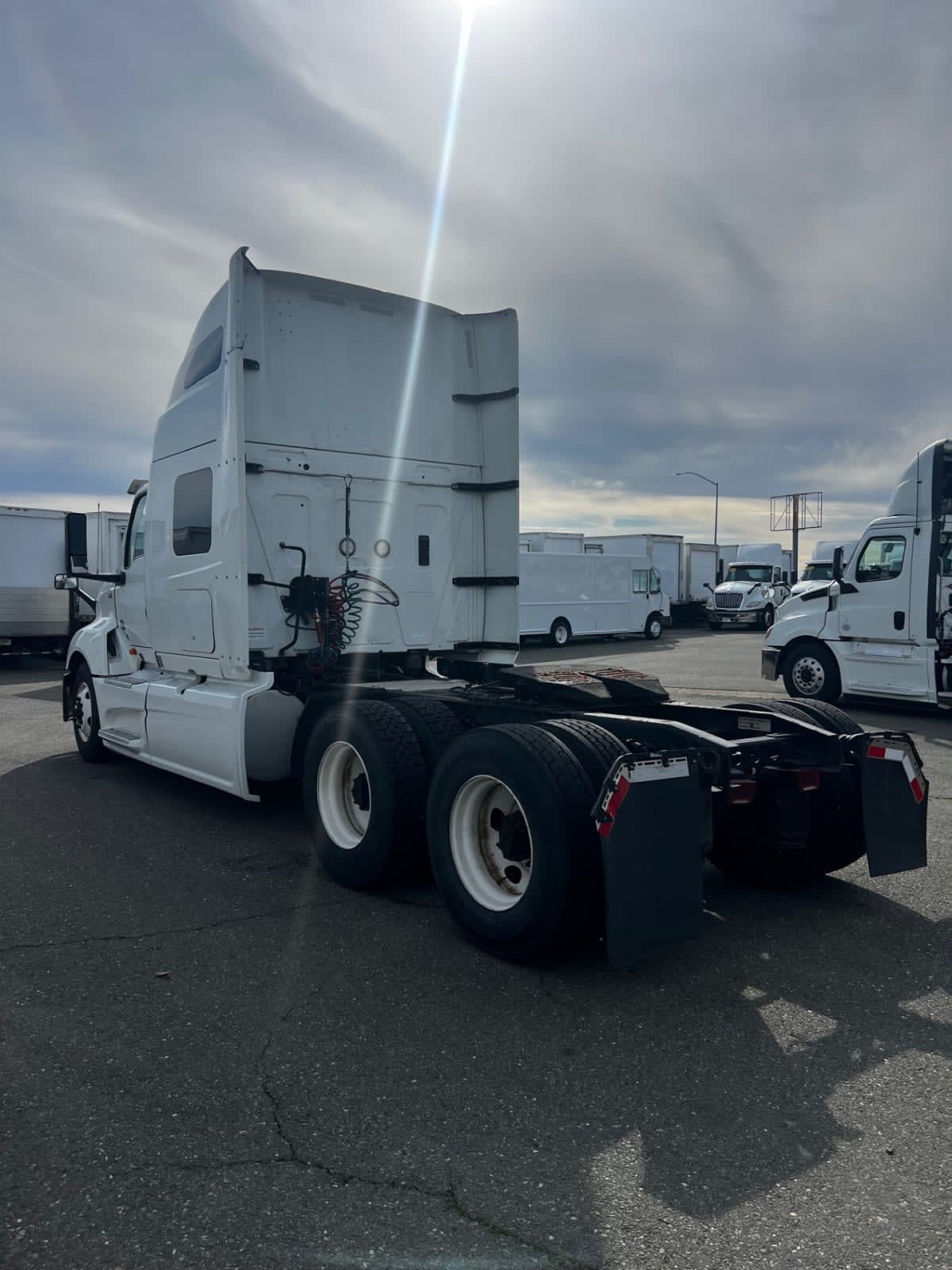 2019 International - image 6