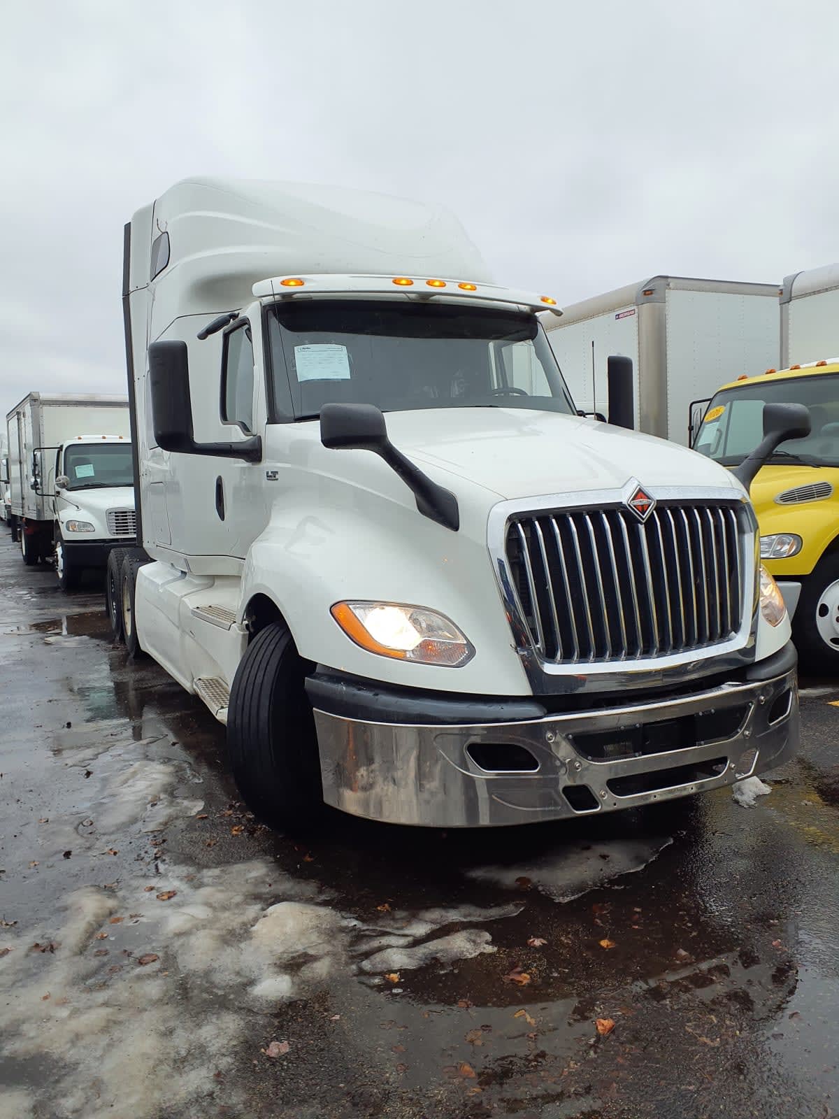 2019 Navistar International LT625 SLPR CAB 868805