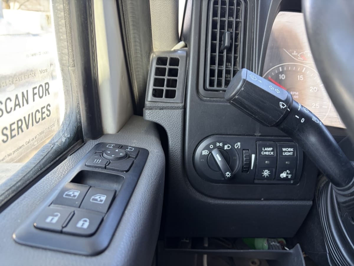 2019 Navistar International LT625 DAYCAB T/A 868827