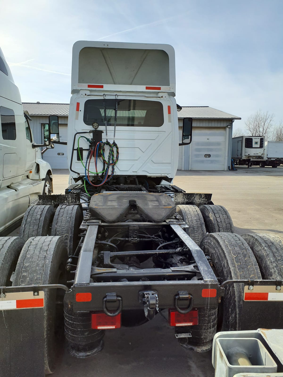 2019 Navistar International LT625 DAYCAB T/A 868855