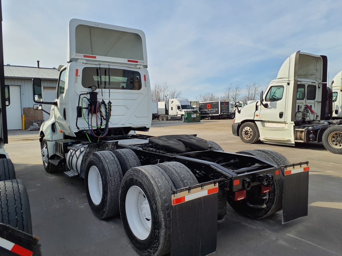 2019 Navistar International LT625 DAYCAB T/A 868855