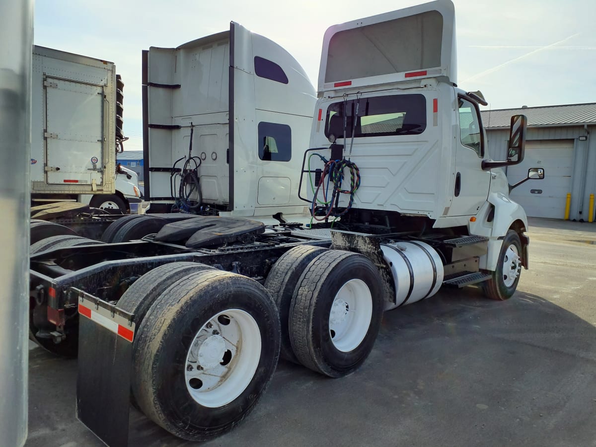 2019 Navistar International LT625 DAYCAB T/A 868855