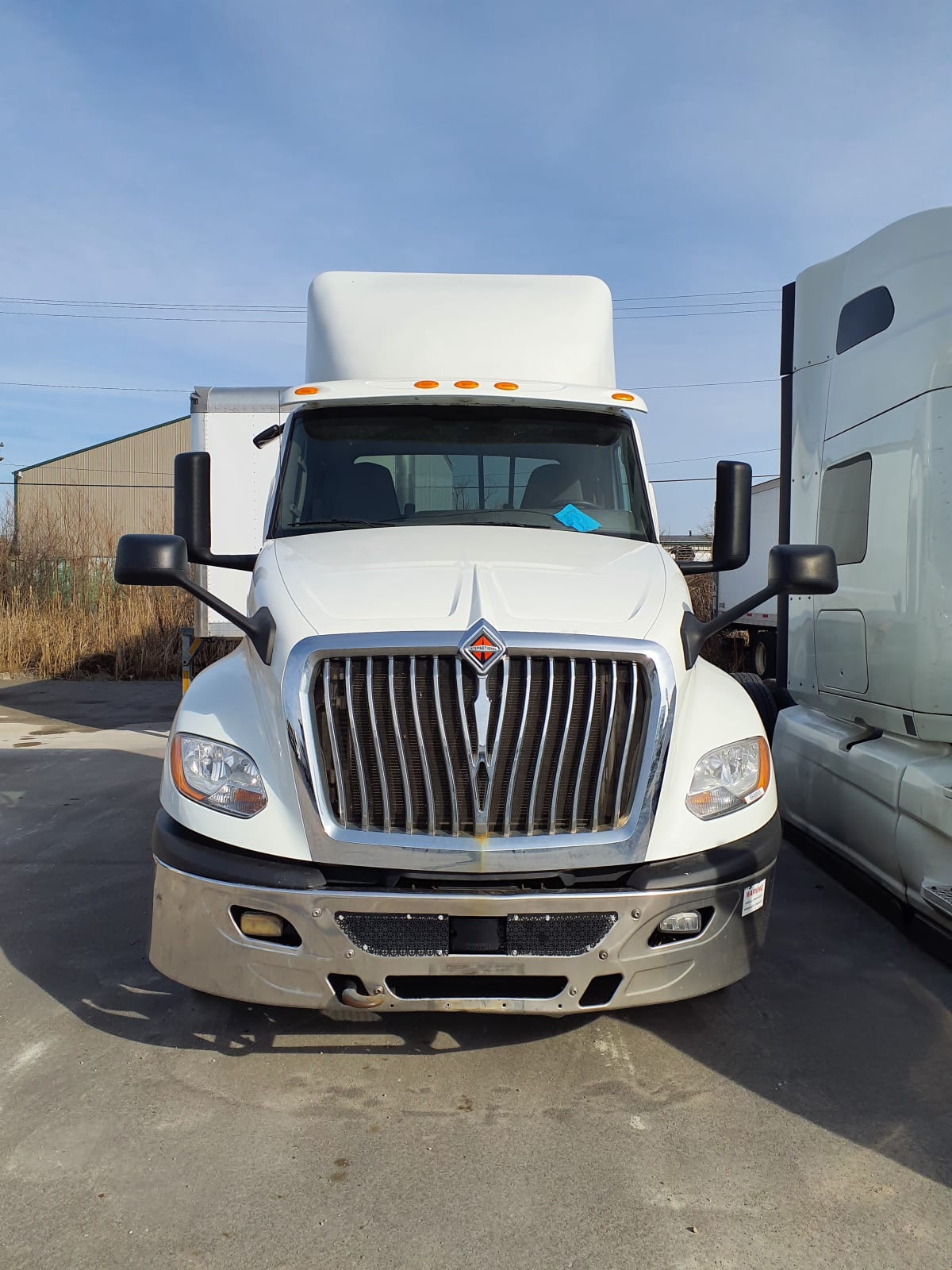 2019 Navistar International LT625 DAYCAB T/A 868855