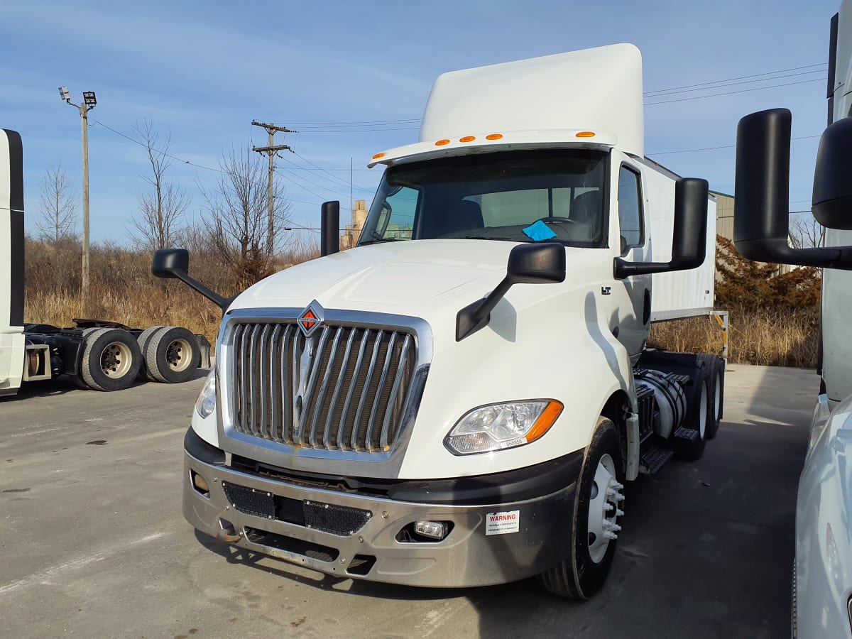 2019 Navistar International LT625 DAYCAB T/A 868855