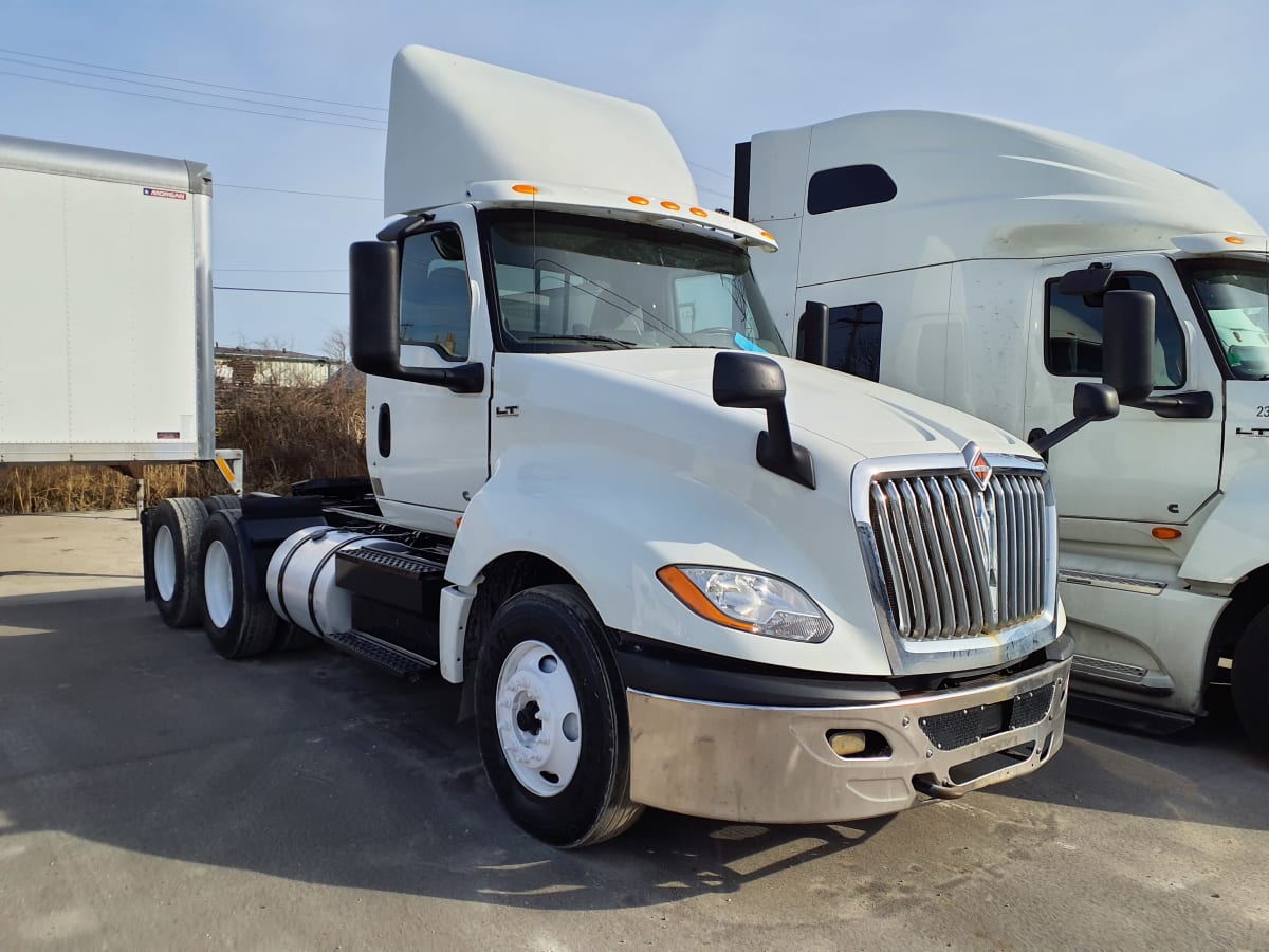 2019 Navistar International LT625 DAYCAB T/A 868855