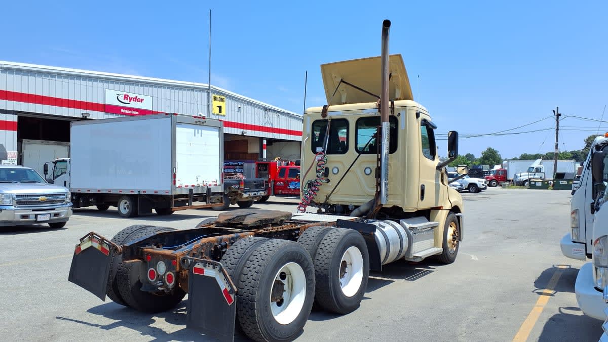 2019 Freightliner Cascadia in Salisbury, MA — photo 4