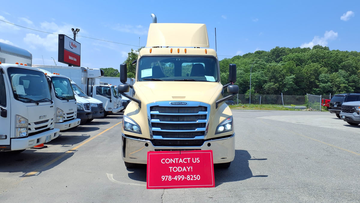 2019 Freightliner Cascadia in Salisbury, MA — photo 2
