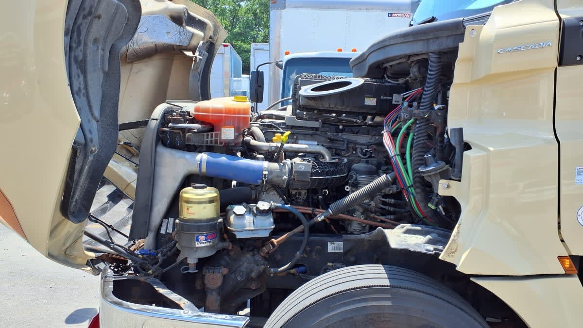 2019 Freightliner Cascadia in Salisbury, MA — photo 8
