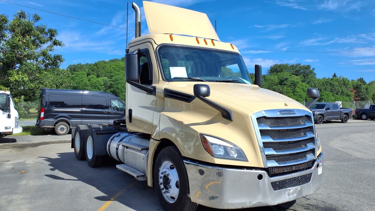 2019 Freightliner Cascadia in Salisbury, MA — photo 3