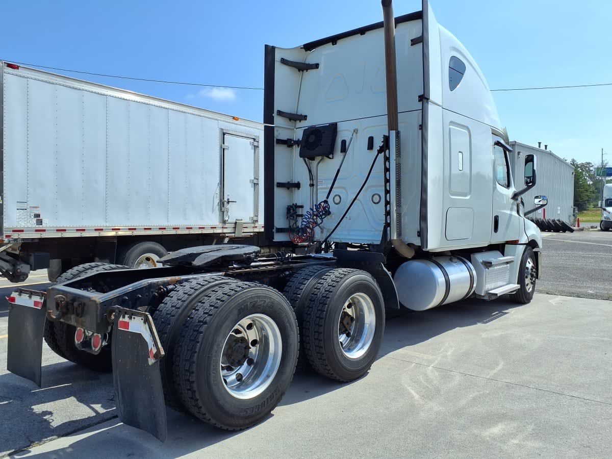 2019 Freightliner Cascadia in Knoxville, TN — photo 4