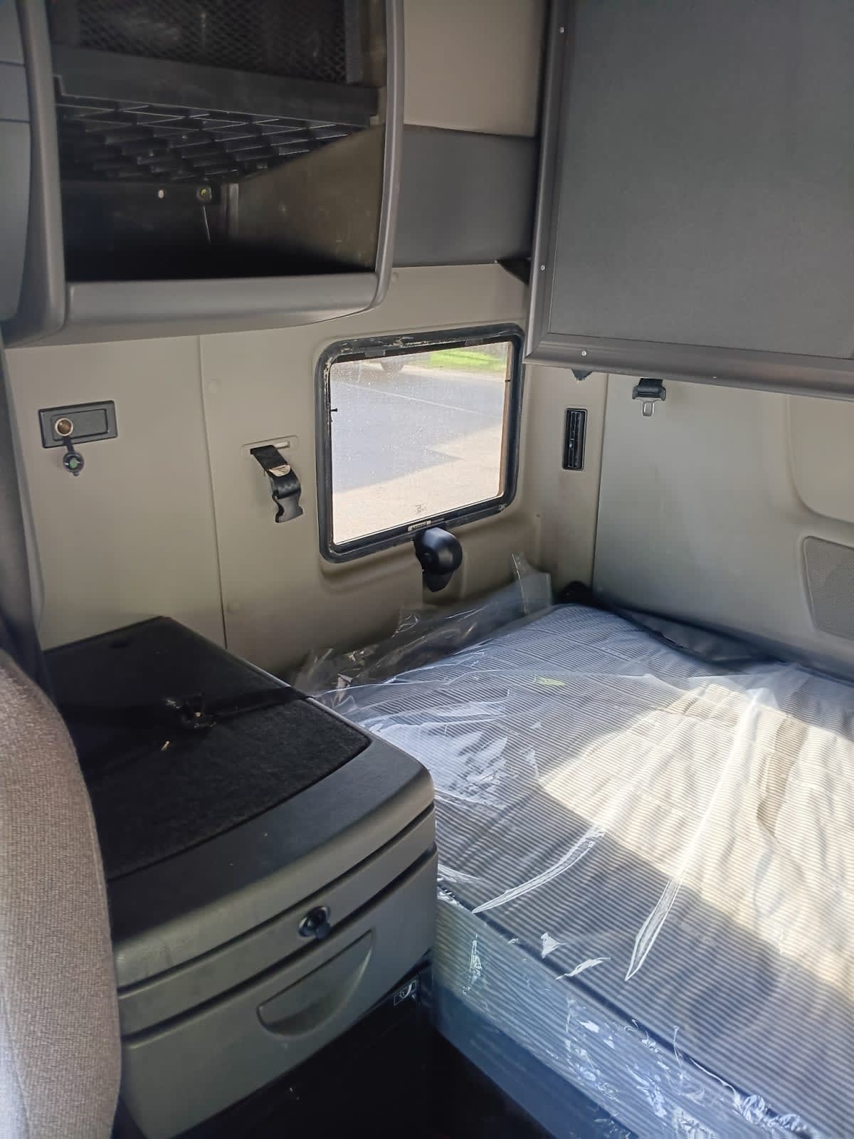 2019 International - image 13