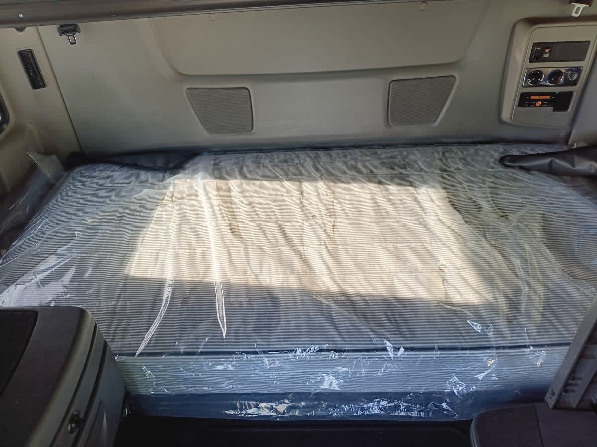 2019 International - image 8