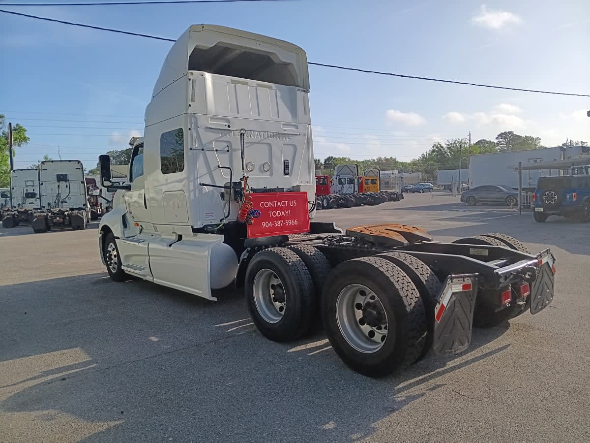 2019 International - image 6