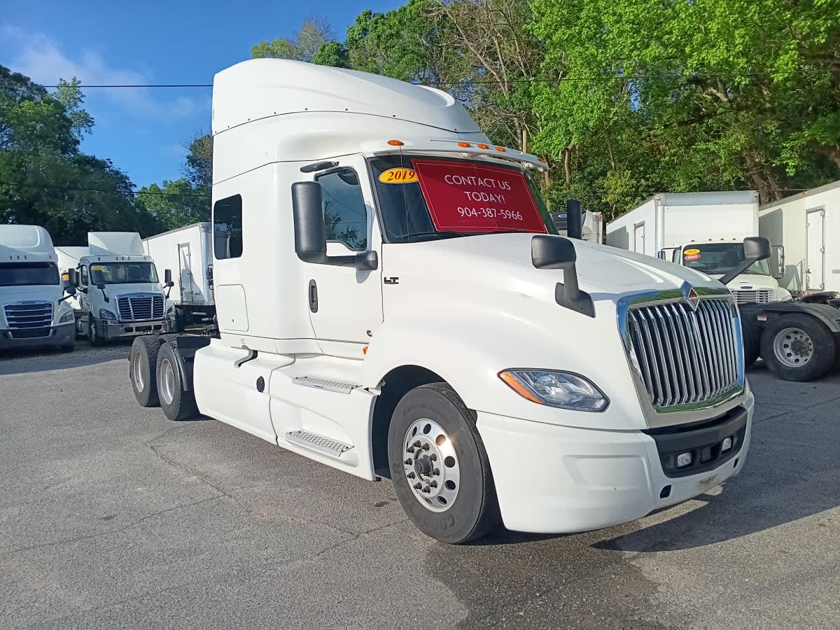 2019 International - image 3