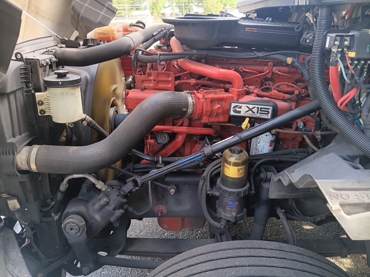 2019 International - image 9