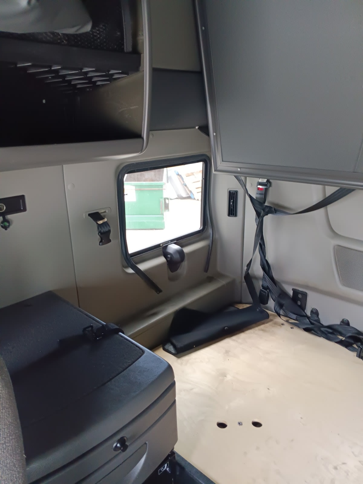 2019 International - image 14