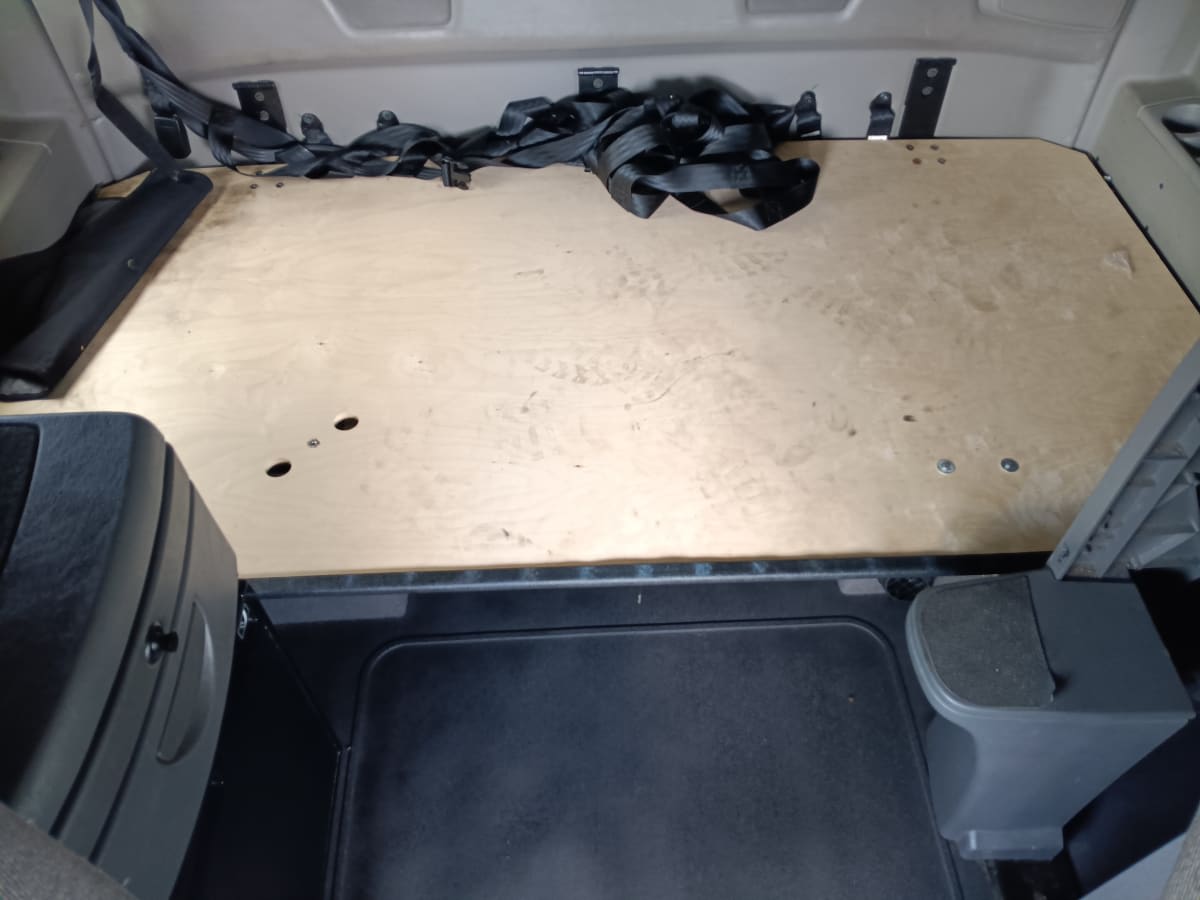 2019 International - image 8