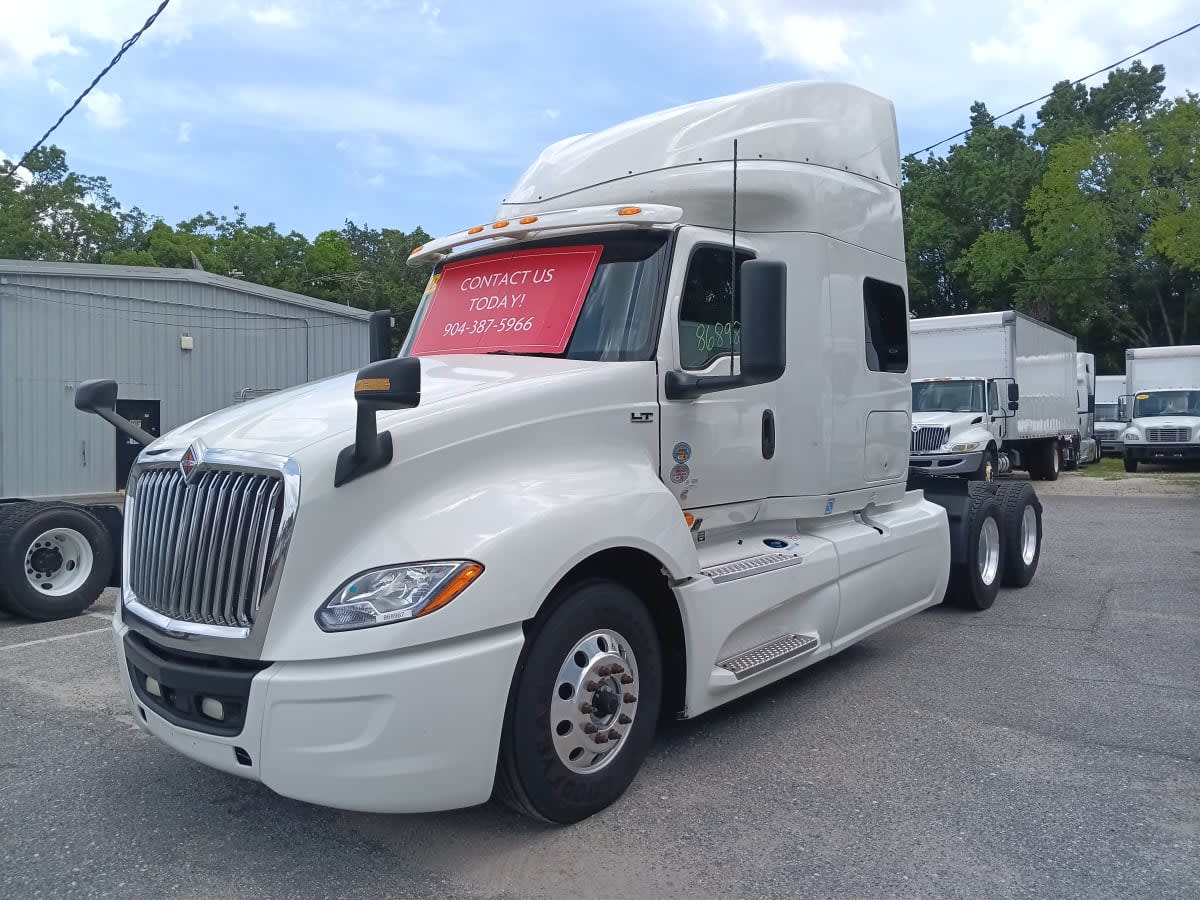 2019 International - image 2