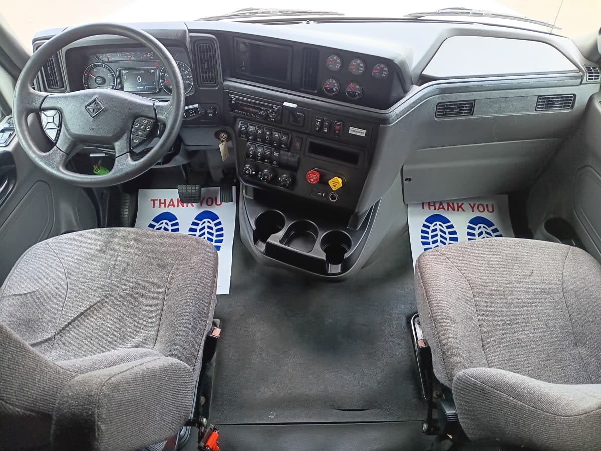 2019 International - image 7