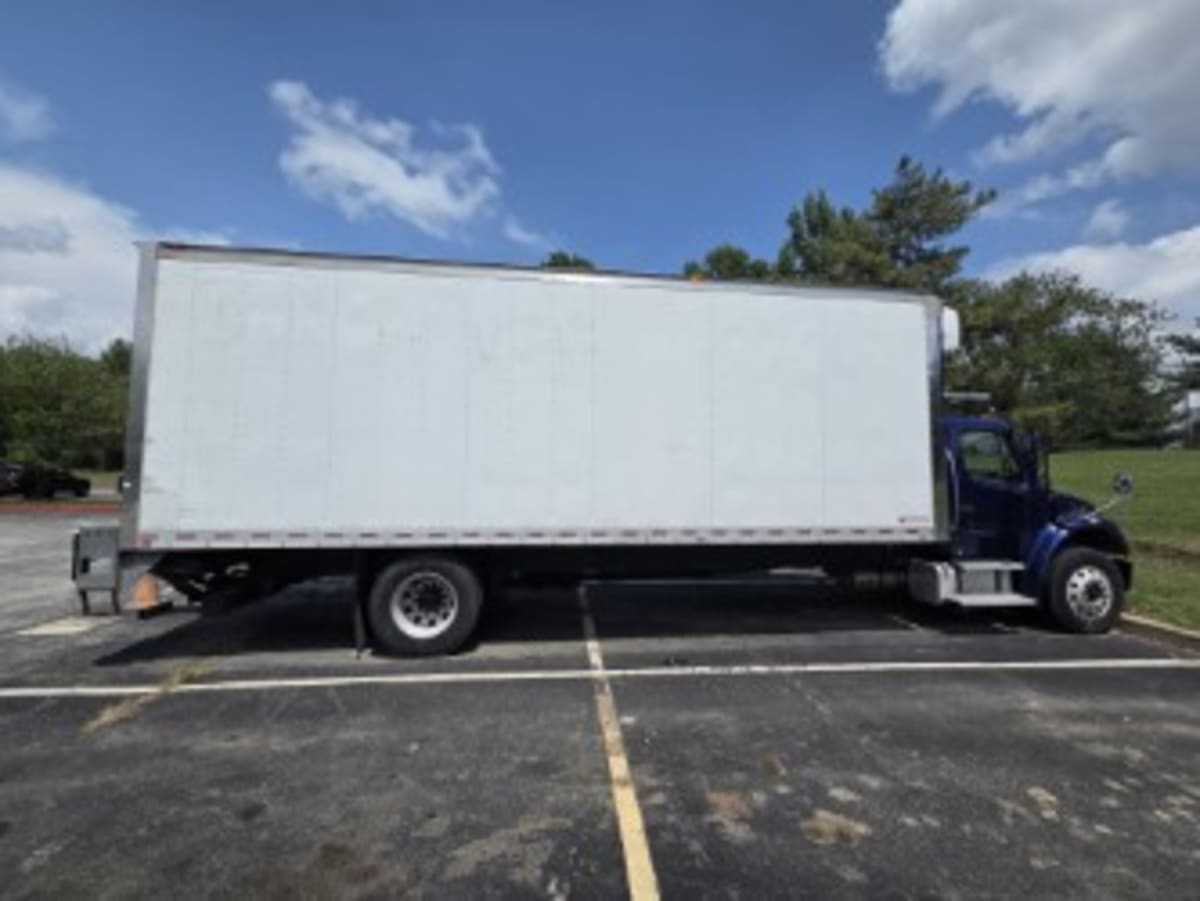 2019 Freightliner M2 106 in Beltsville, MD — photo 3