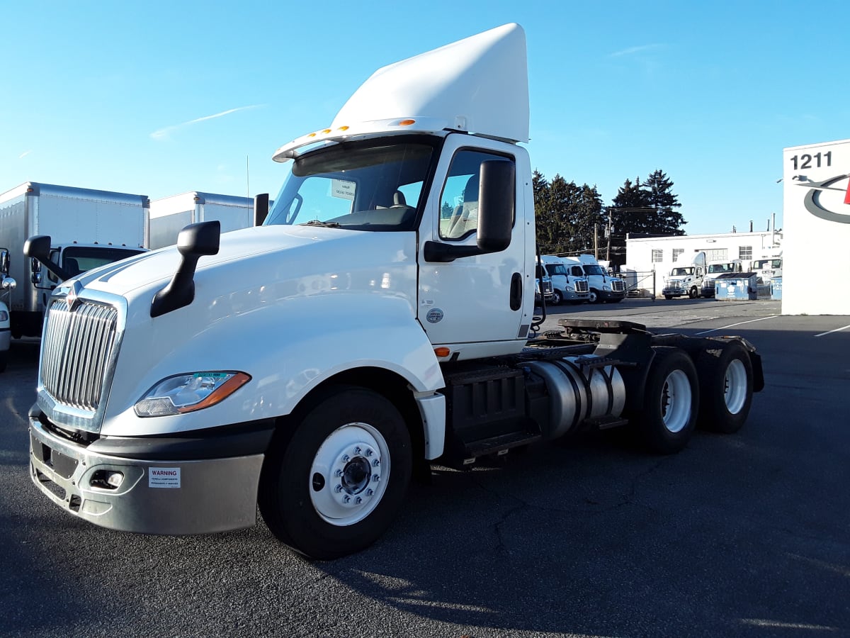 2019 Navistar International LT625 DAYCAB T/A 869030