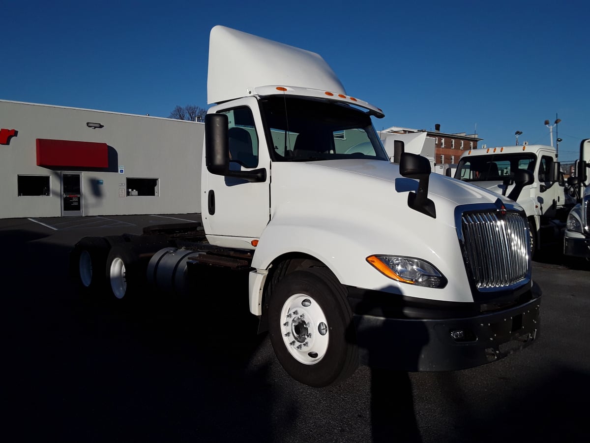 2019 Navistar International LT625 DAYCAB T/A 869030