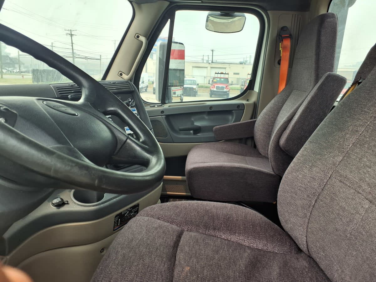 2019 Freightliner Cascadia in Cleveland, OH — photo 7