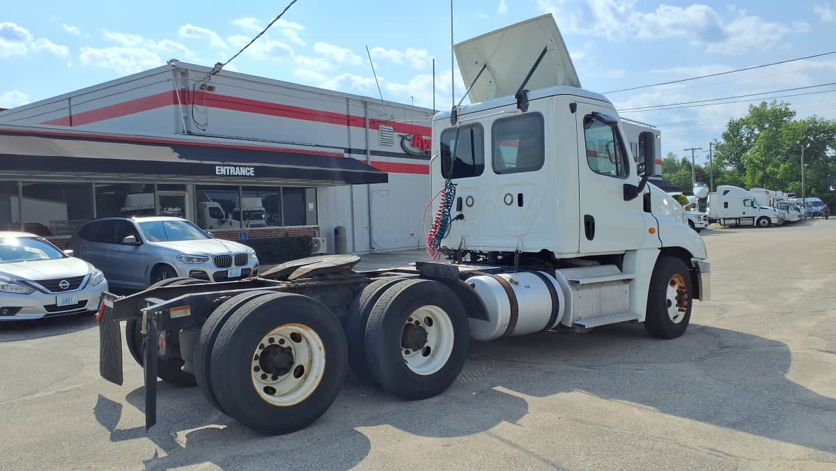 2019 Freightliner Cascadia in Warwick, RI — photo 4
