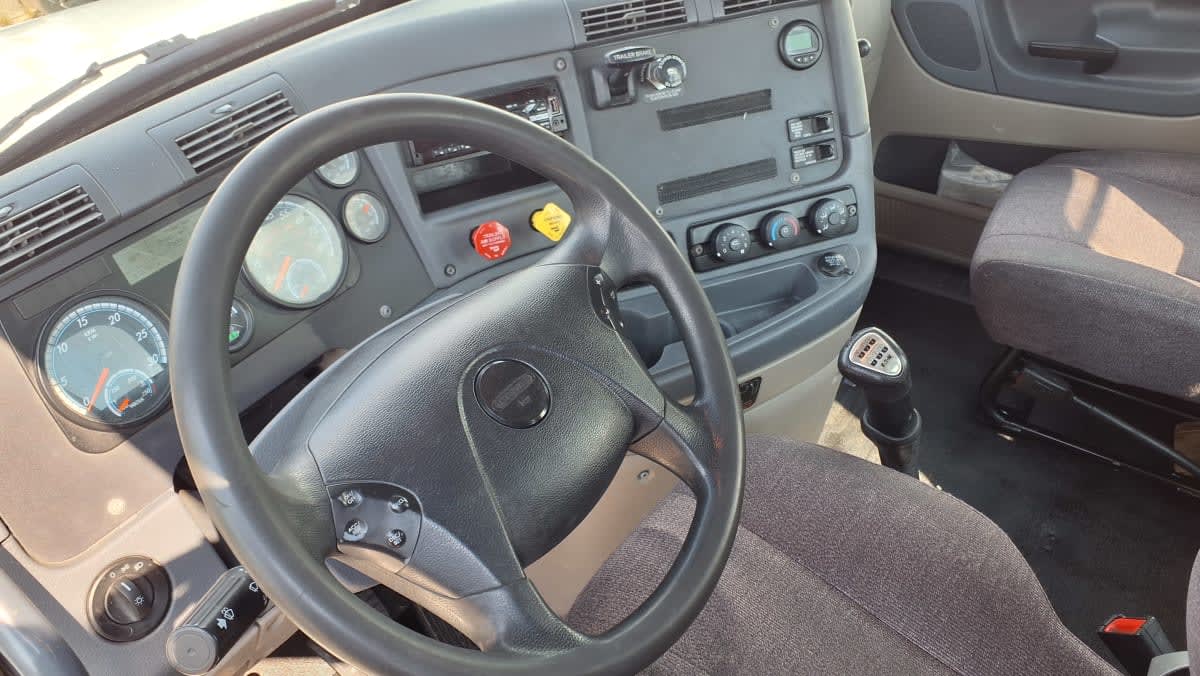 2019 Freightliner Cascadia in Warwick, RI — photo 7