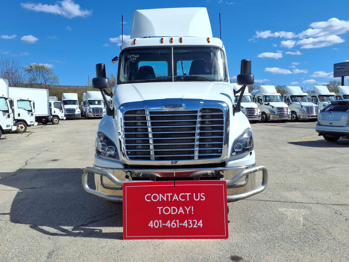2019 Freightliner Cascadia in Warwick, RI — photo 2