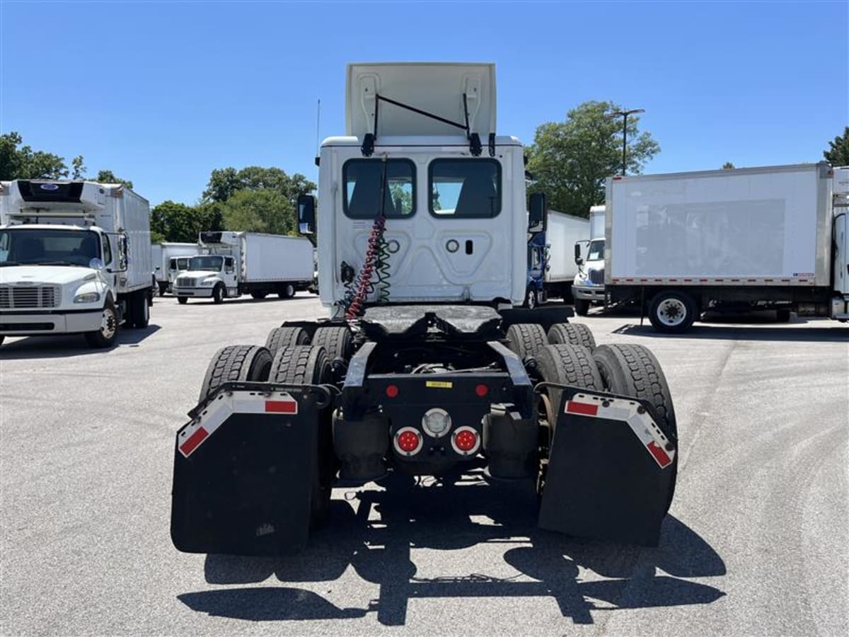 2019 Freightliner Cascadia in Beltsville, MD — photo 5