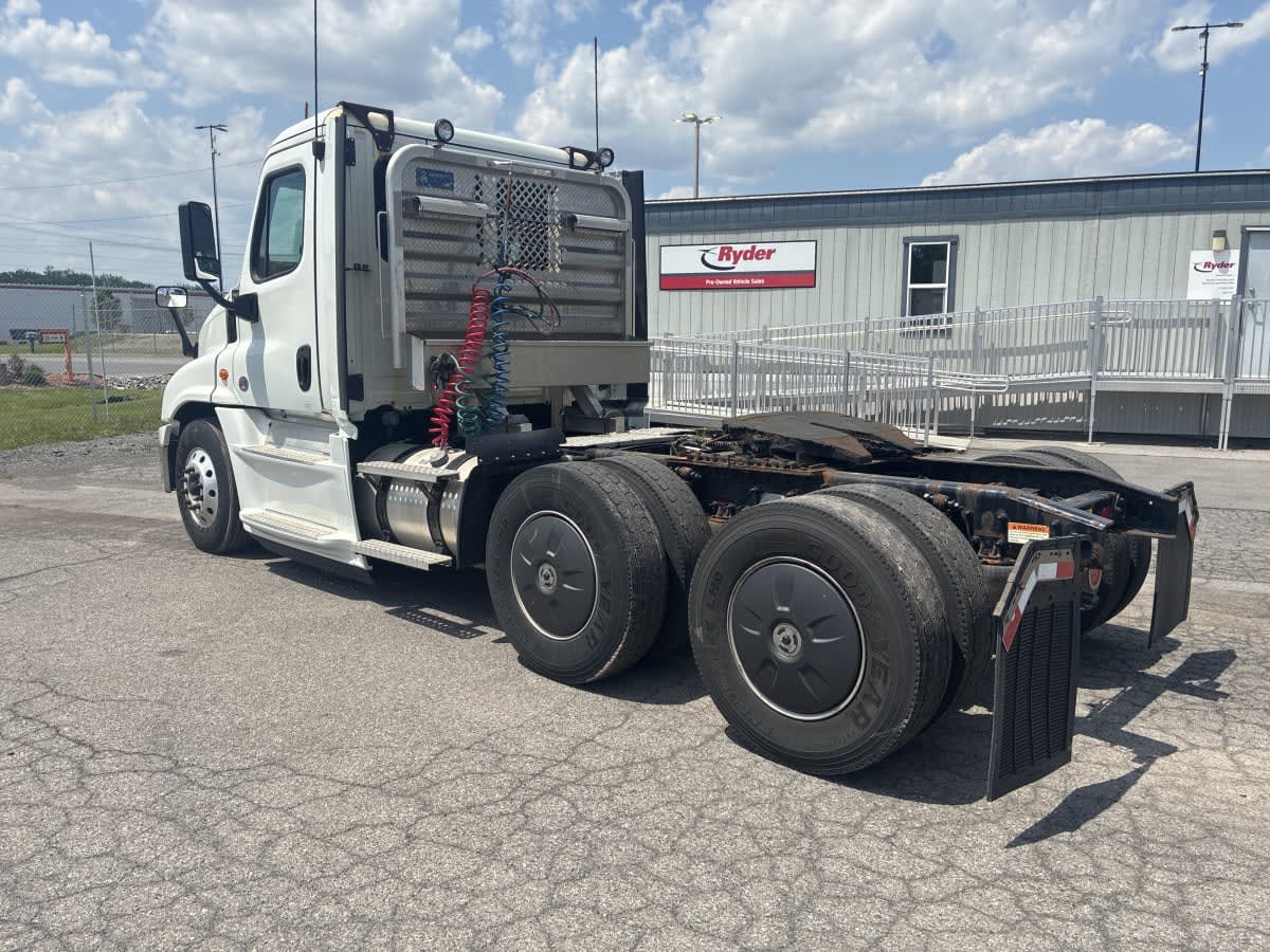 2019 Freightliner Cascadia in Syracuse, NY — photo 6