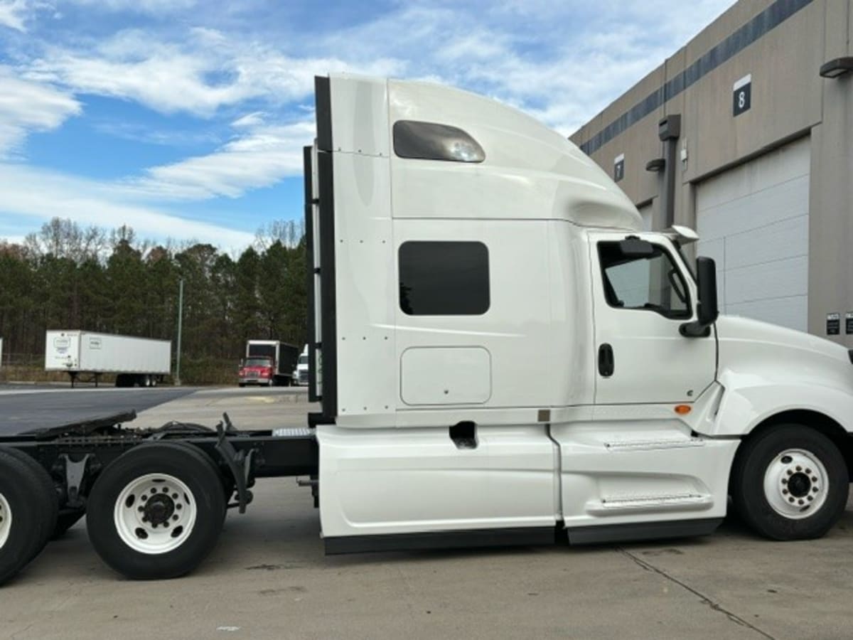 2019 Navistar International LT625 SLPR CAB 869839