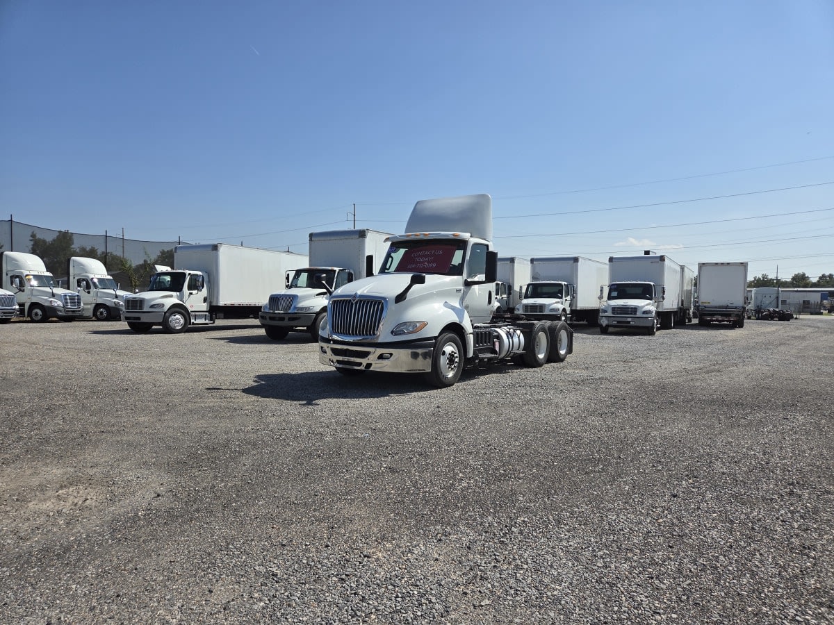 2019 Navistar International LT625 DAYCAB T/A 869840