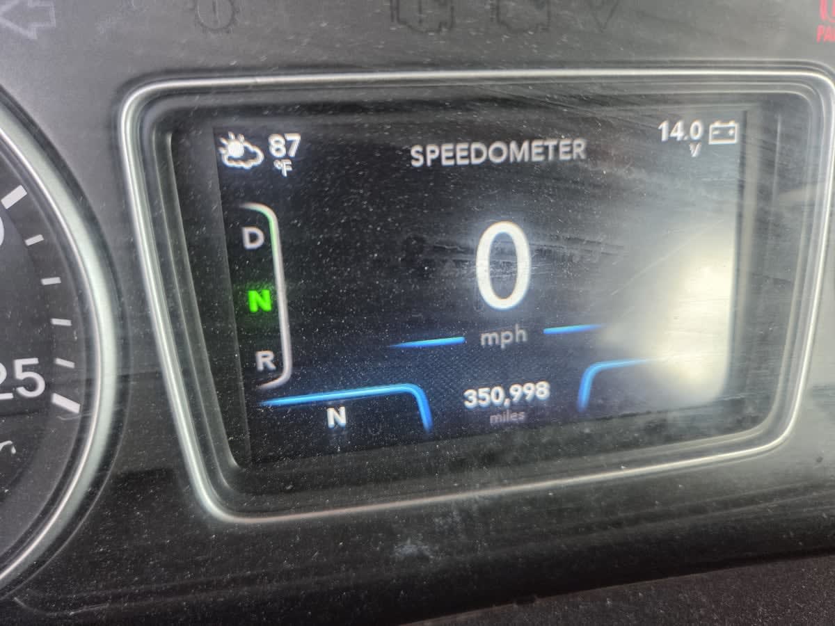 2019 International - image 9