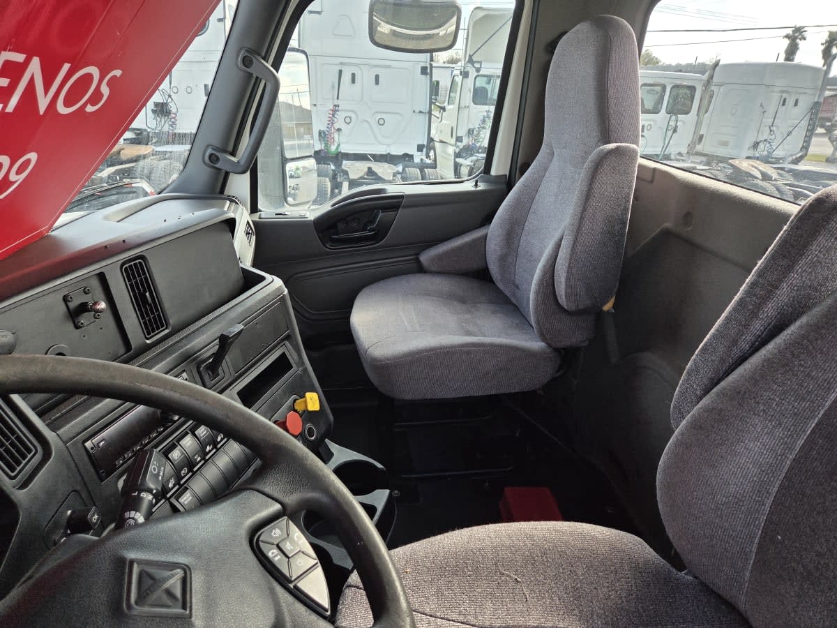 2019 International - image 7