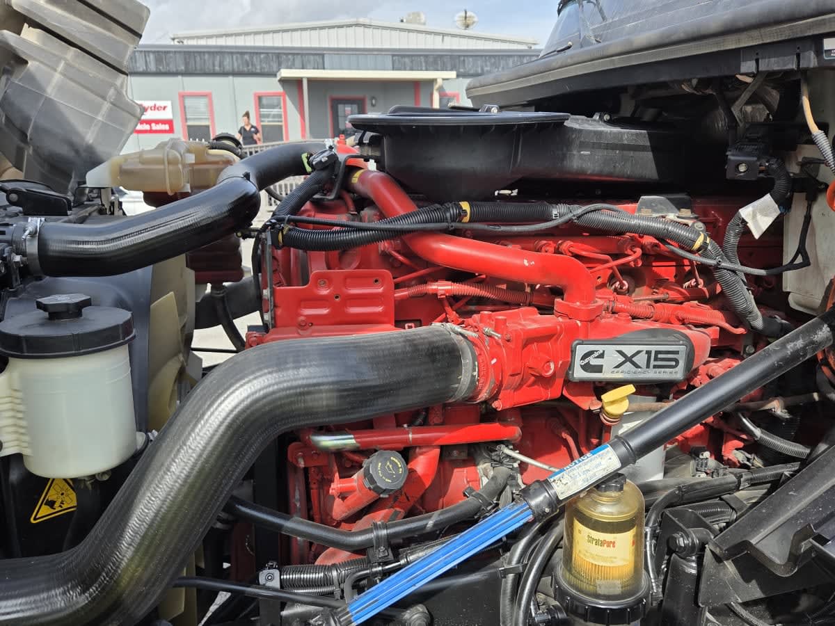 2019 International - image 8