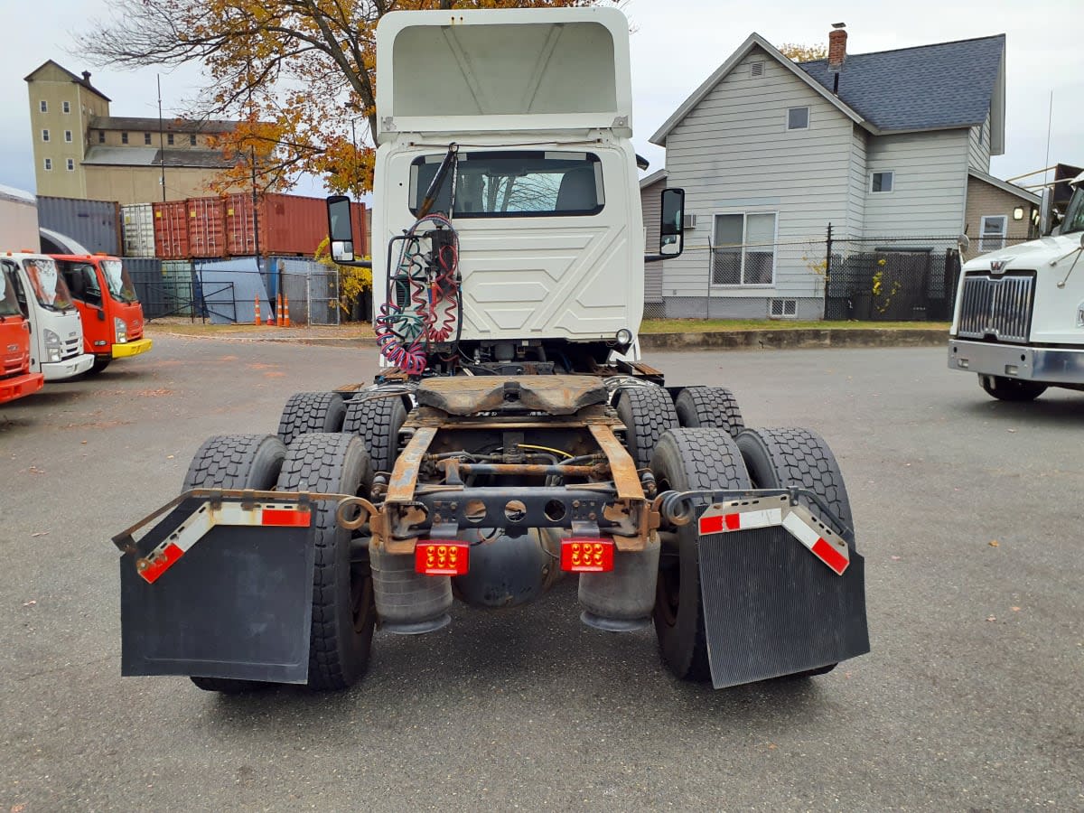 2019 Navistar International LT625 DAYCAB T/A 869860