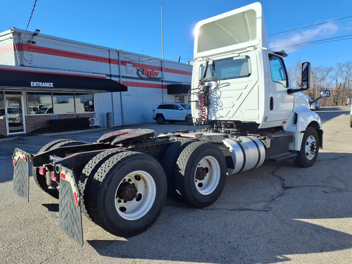 2019 Navistar International LT625 DAYCAB T/A 869861