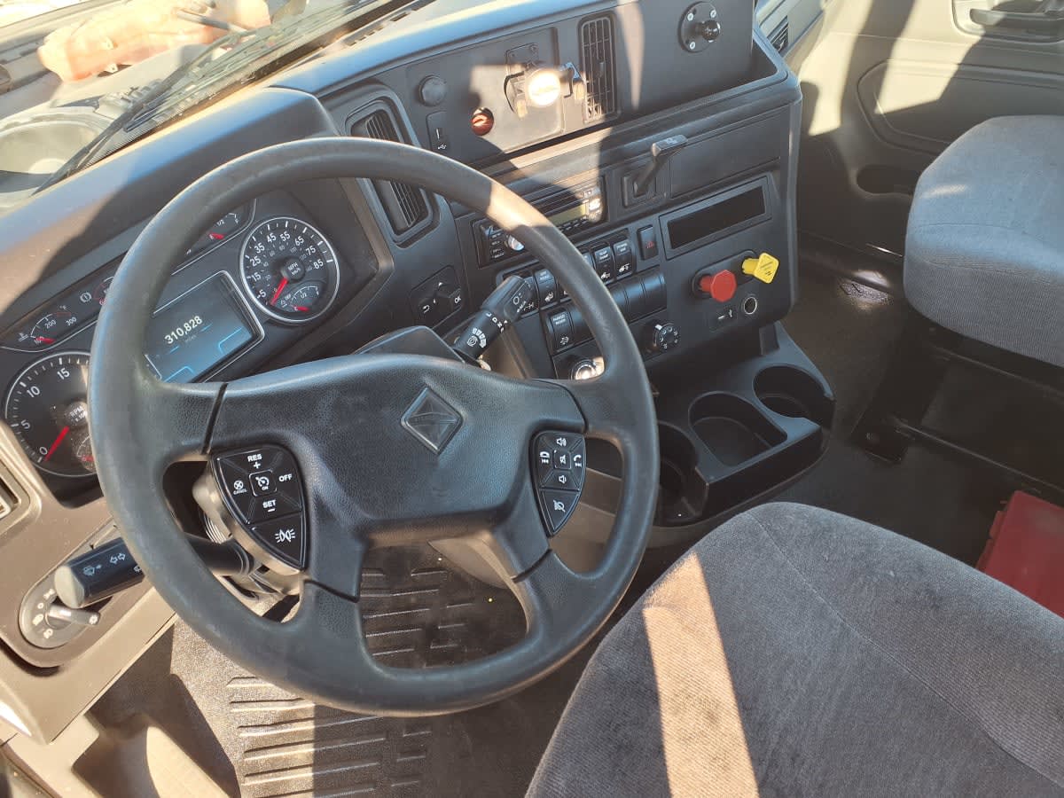 2019 Navistar International LT625 DAYCAB T/A 869861