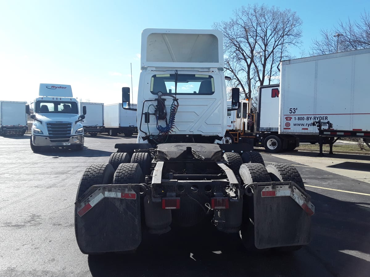 2019 Navistar International LT625 DAYCAB T/A 869867