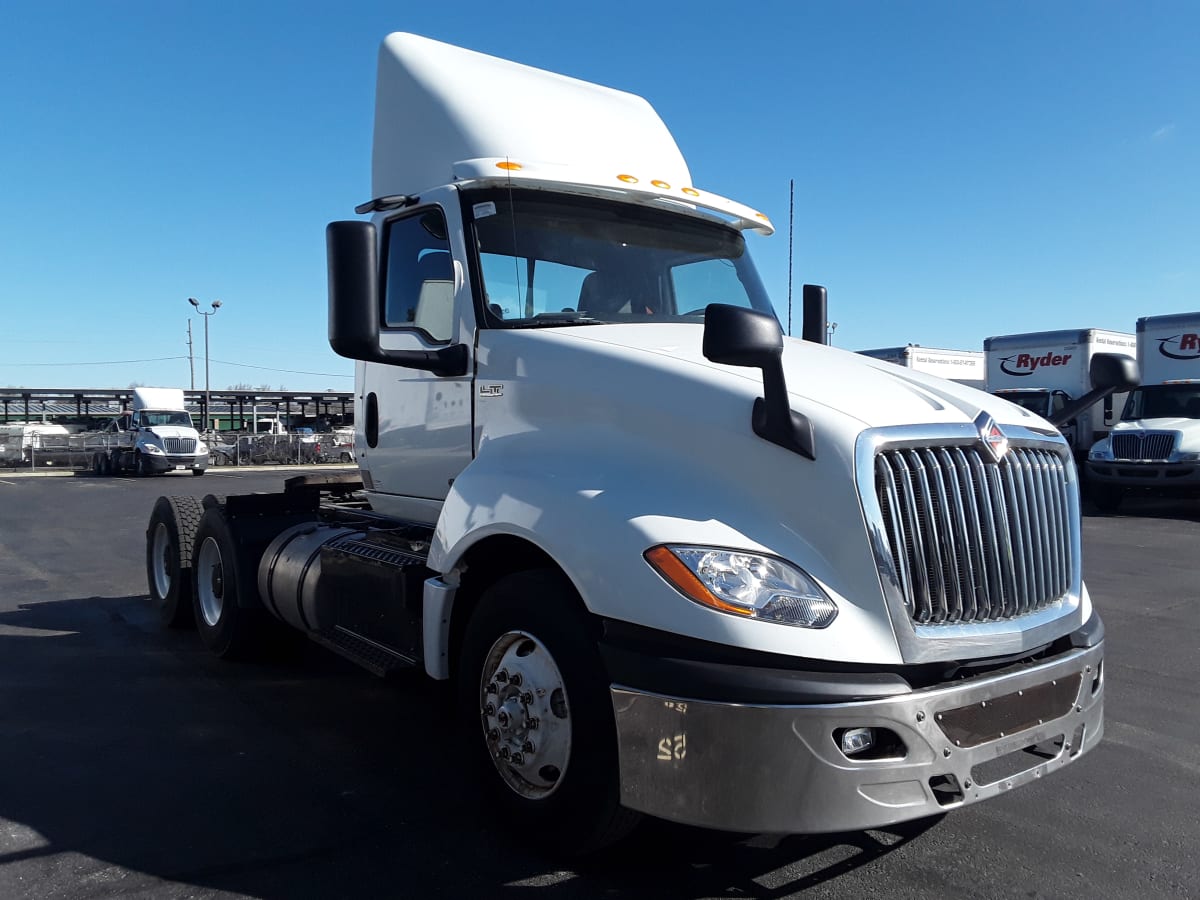 2019 Navistar International LT625 DAYCAB T/A 869867